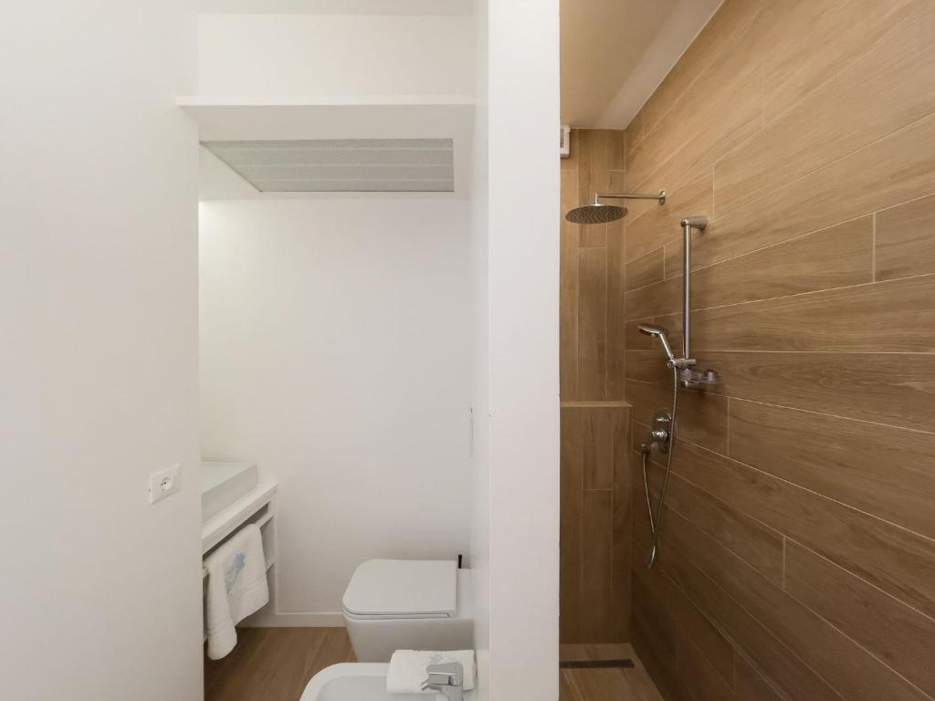 Modern seaside flat with spacious balcony - 5