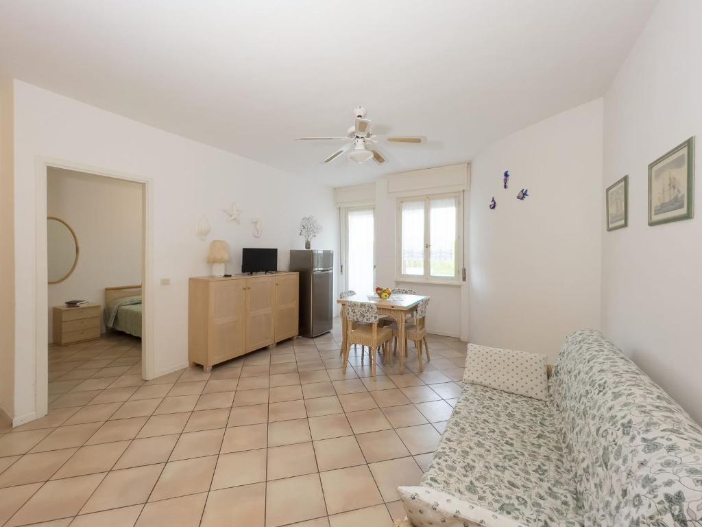 Spacious flat only 150mt from the beach - 2