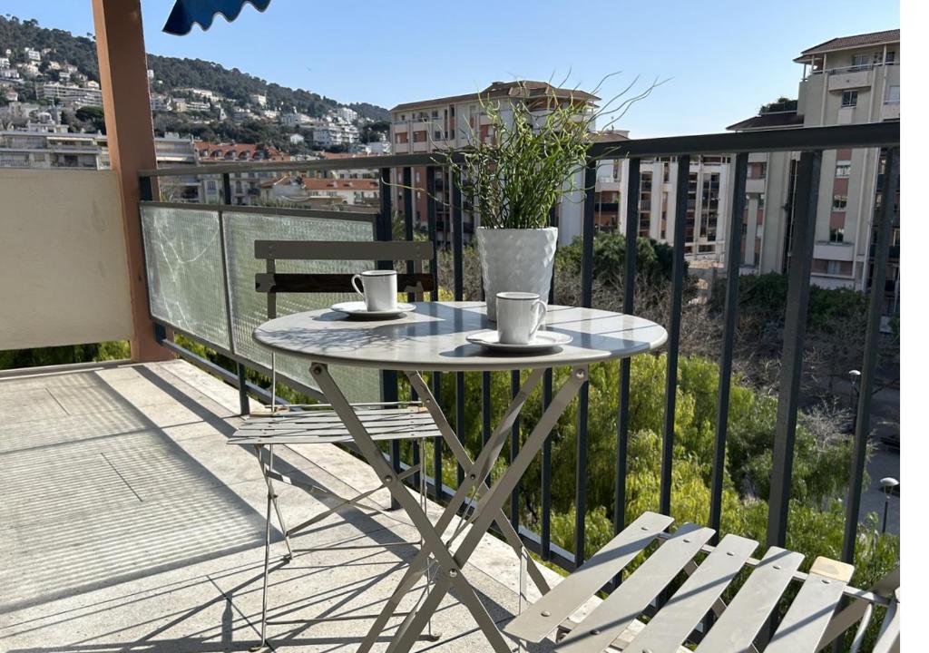 2 pièces avec terrasse proche PORT et VIEUX NICE - 1