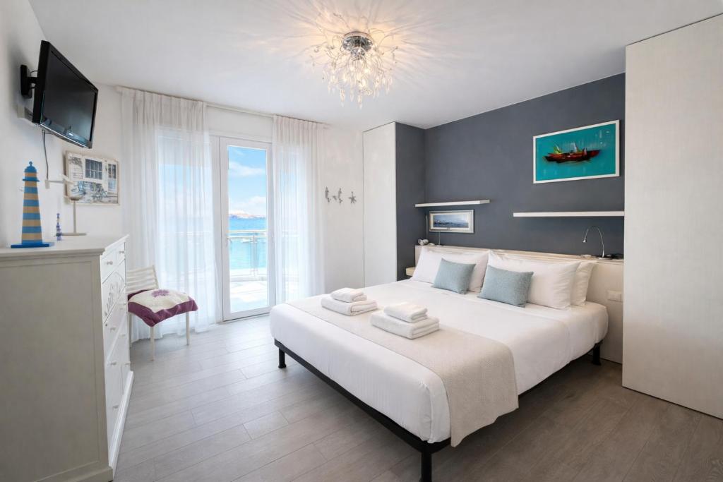 Attico Fronte Mare con Terrazza e Garage Privato - Condominio Lara - 2