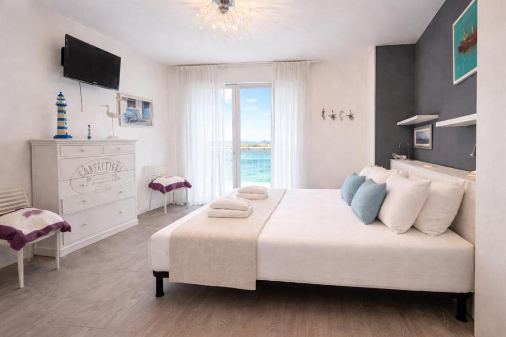 Attico Fronte Mare con Terrazza e Garage Privato - Condominio Lara - 4