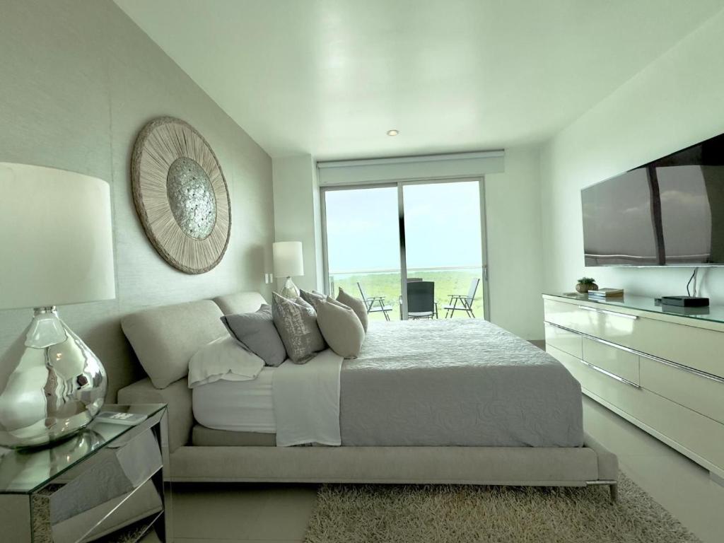 Oceanfront condominium with direct access to the beach. - 3