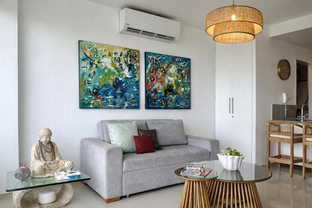 Oceanfront condominium with direct access to the beach. - 4