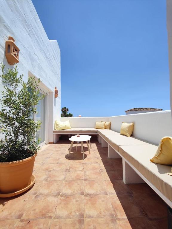 2-bedroom designer apartment with seaviews - 5