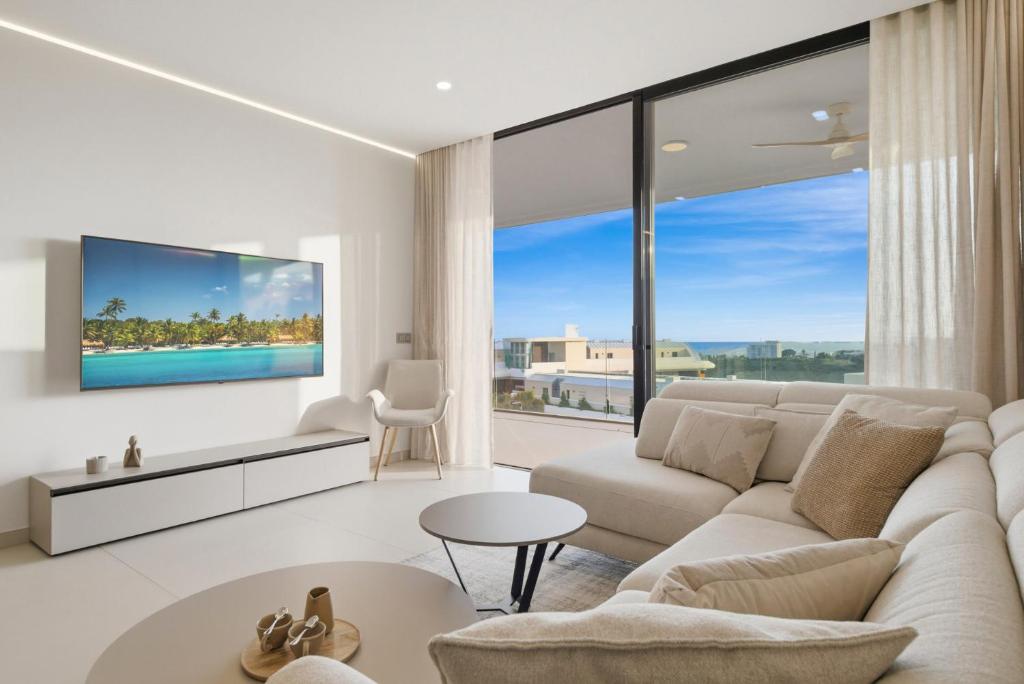 Luxury Apartment with Sea Views in Higuerón - 1