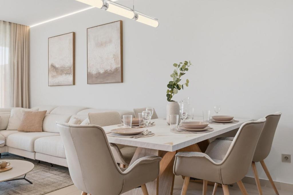 Luxury Apartment with Sea Views in Higuerón - 2