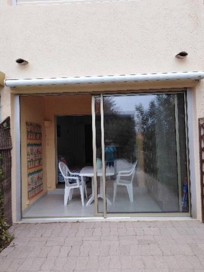 Charmant Studio-Appartement composé d un coin cabine, pièce de vie et jardin - Le Lavandou St-Clair - 5