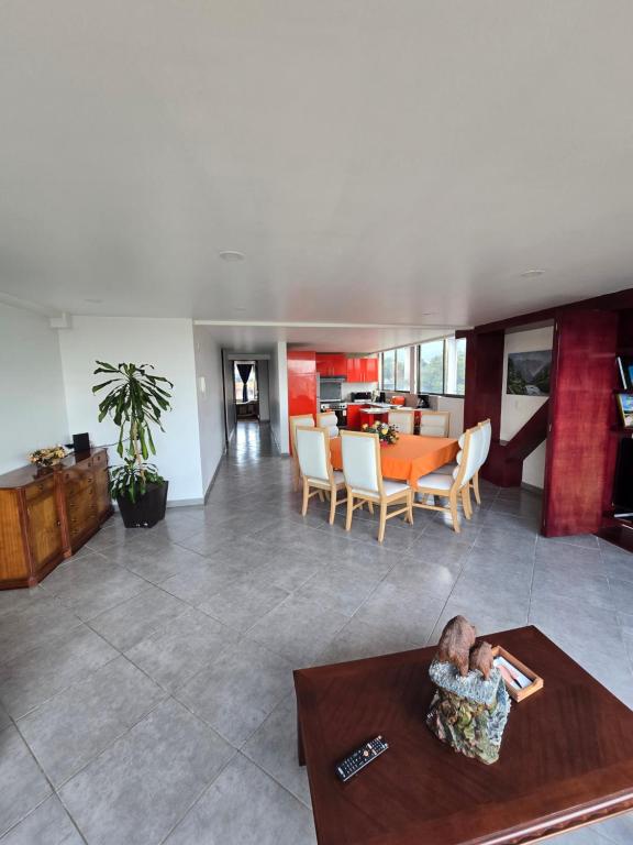 Amplio departamento - 1