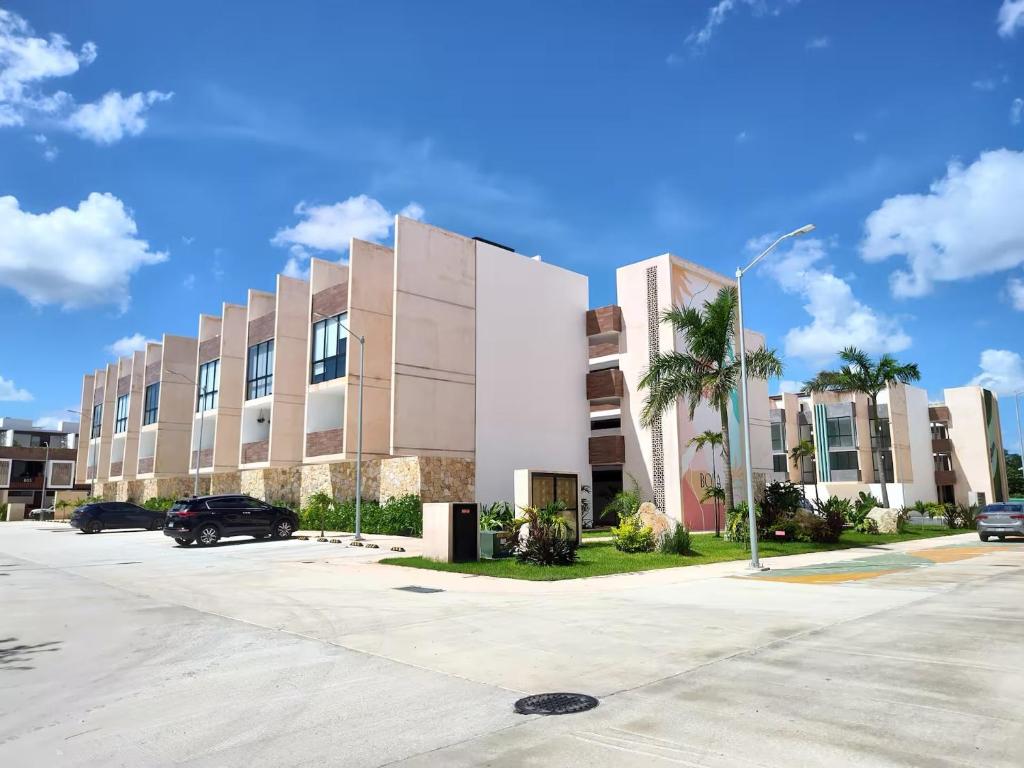 Condo with Pool, Amenities & CoWork - 2
