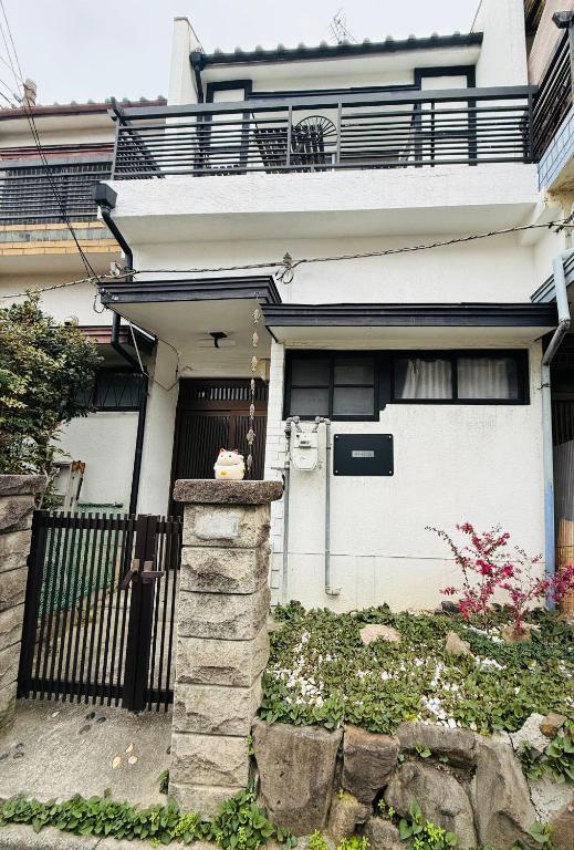 GI HOUSE - Central Osaka Traditional House - 3 Tatami Rooms | Balcony | 6mins Walk to Station