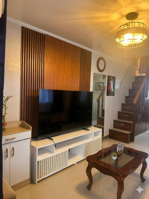 Shared lounge/TV area