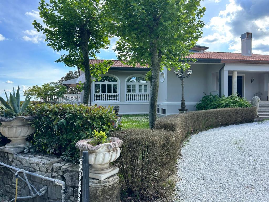 Alfresco luxury Villa with Heated pool - 2