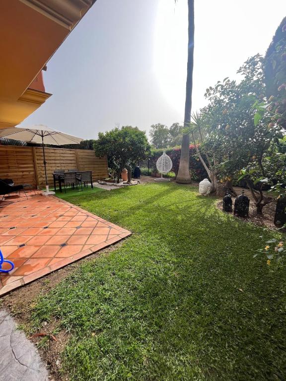 House with pool, private garden and parking - 4