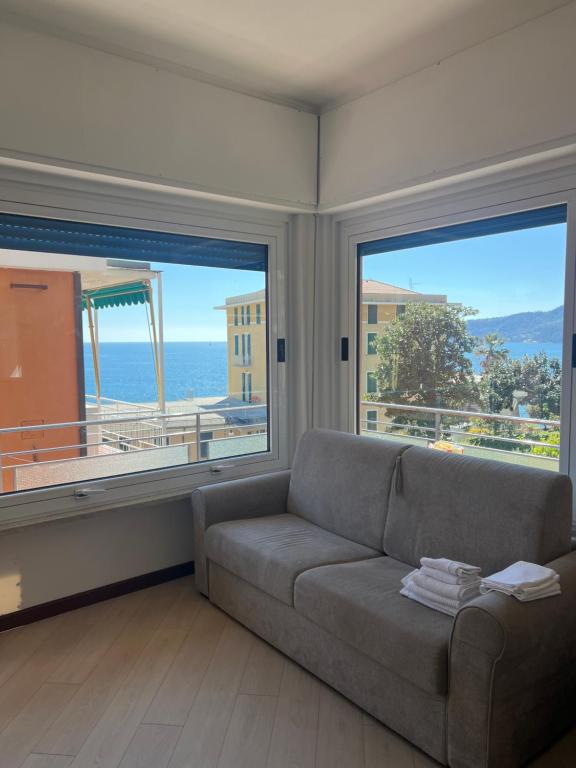 WELCOME RIVIERA-Primavera 1A- Vista mare- spazioso e comodo appartamento-2 bagni-wifi-aria condizionata in ogni stanza-garage a pagamento 15 euro al giorno - 1
