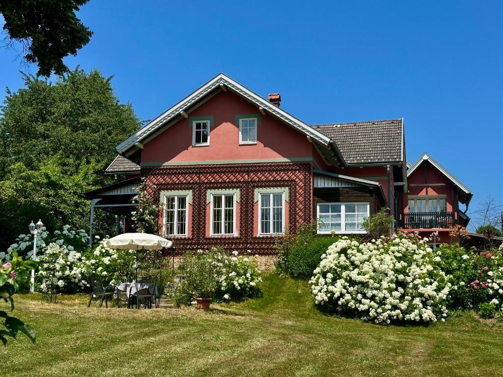 Villa am Faaker See mit Privatstrand und Ruderboot - 1