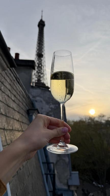 Eiffel Tower fully renovated 2026 apt with AC - 2
