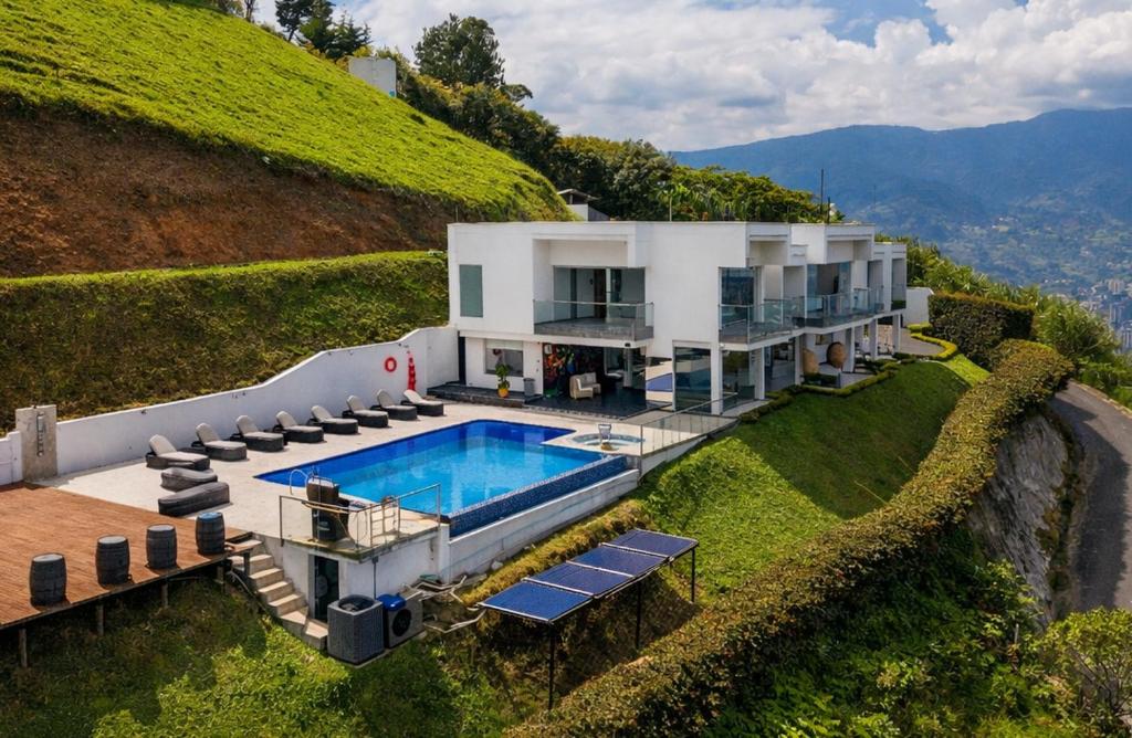 Glass Mansion Breathtaking 180 Panoramic View - 4