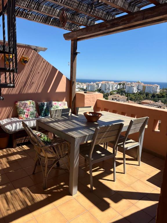 Riviera Retreat with private rooftop and sea views - 3