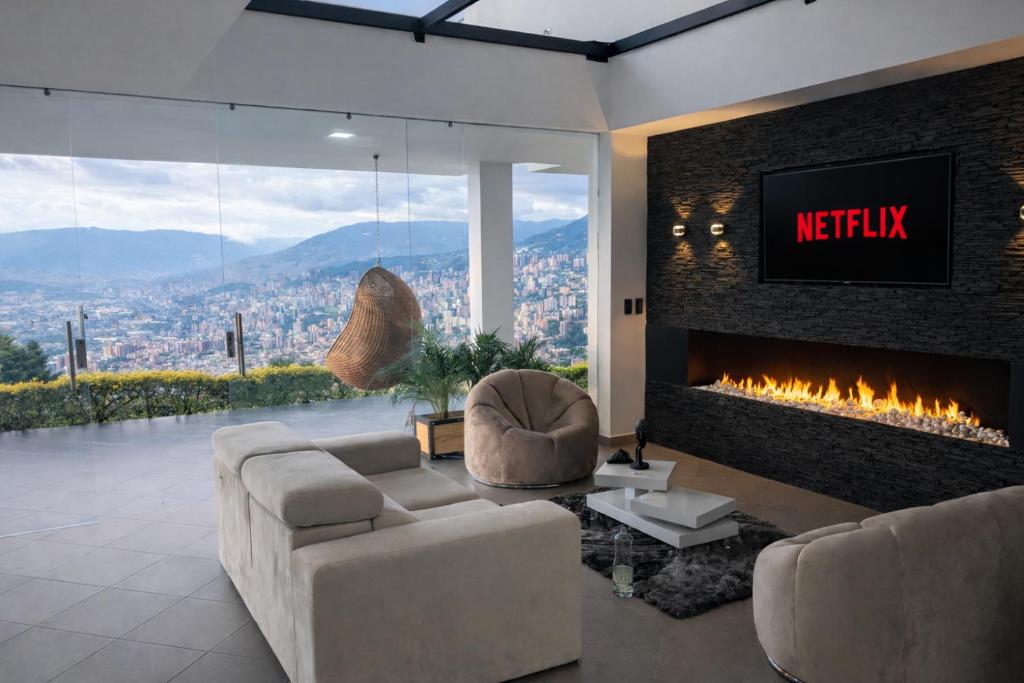 Glass Mansion Breathtaking 180 Panoramic View - 2