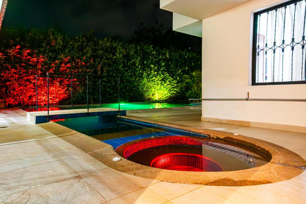 Piscina privada exclusiva pregunta servicio de apoyo doméstico - 5