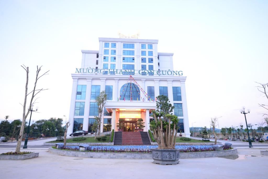 ムオン タン コンクオン ホテル (Muong Thanh Con Cuong Hotel) エントランス