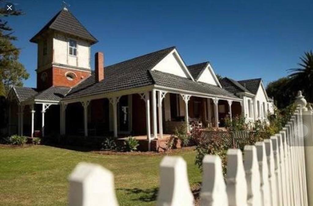 Ithaca 1896 Manor, Busselton