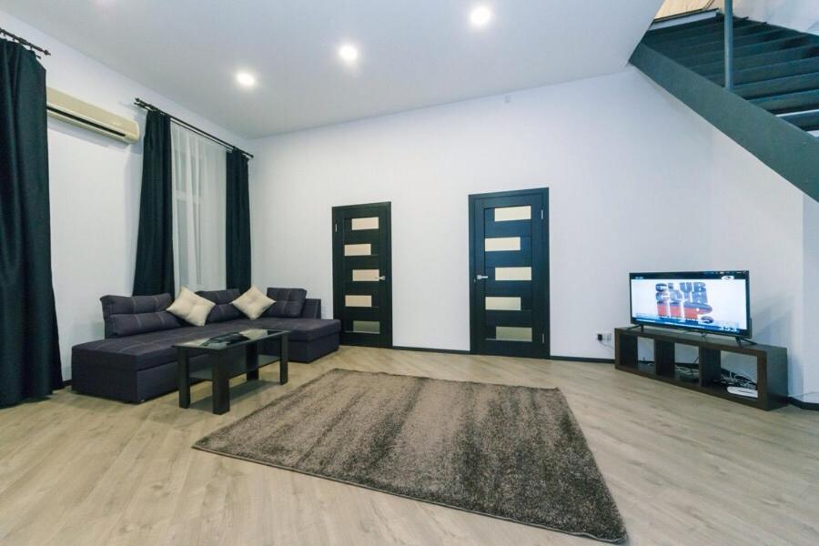 Penthouse on Maydan Loft Style, Kyjev