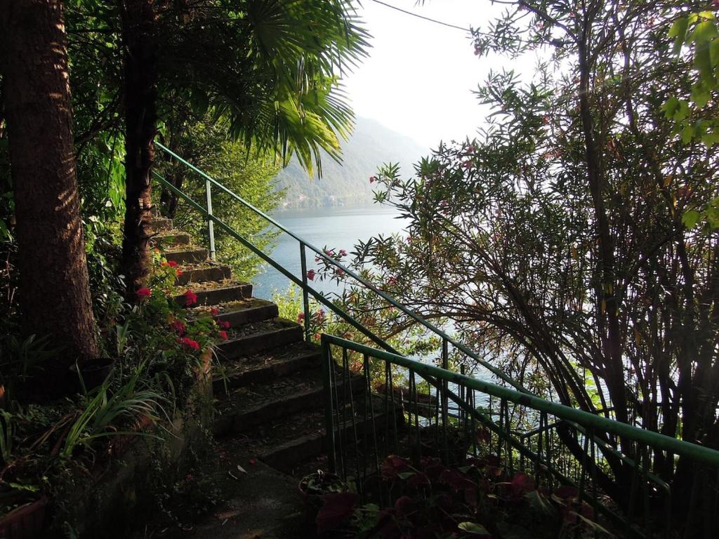 Charming house with private dock on Lake Como III - 4