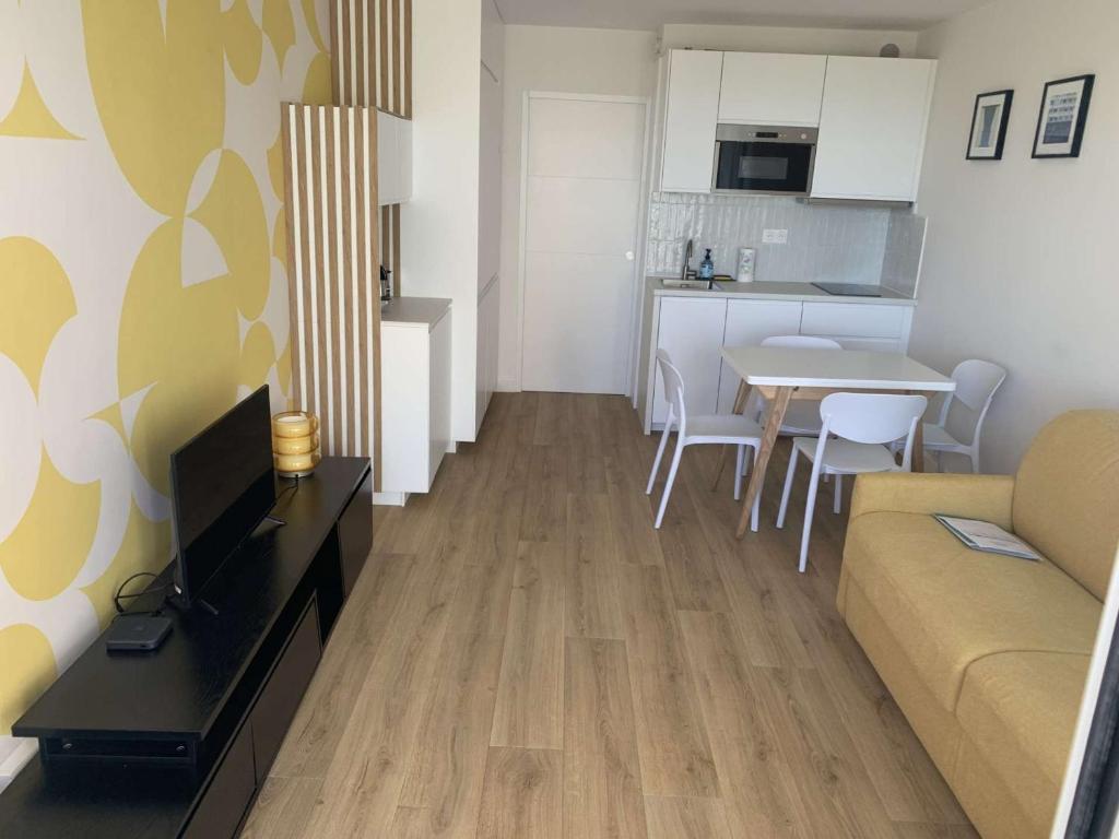Studio cabine en front de mer, quartier calme, parking privé - FR-1-328-152 - 4