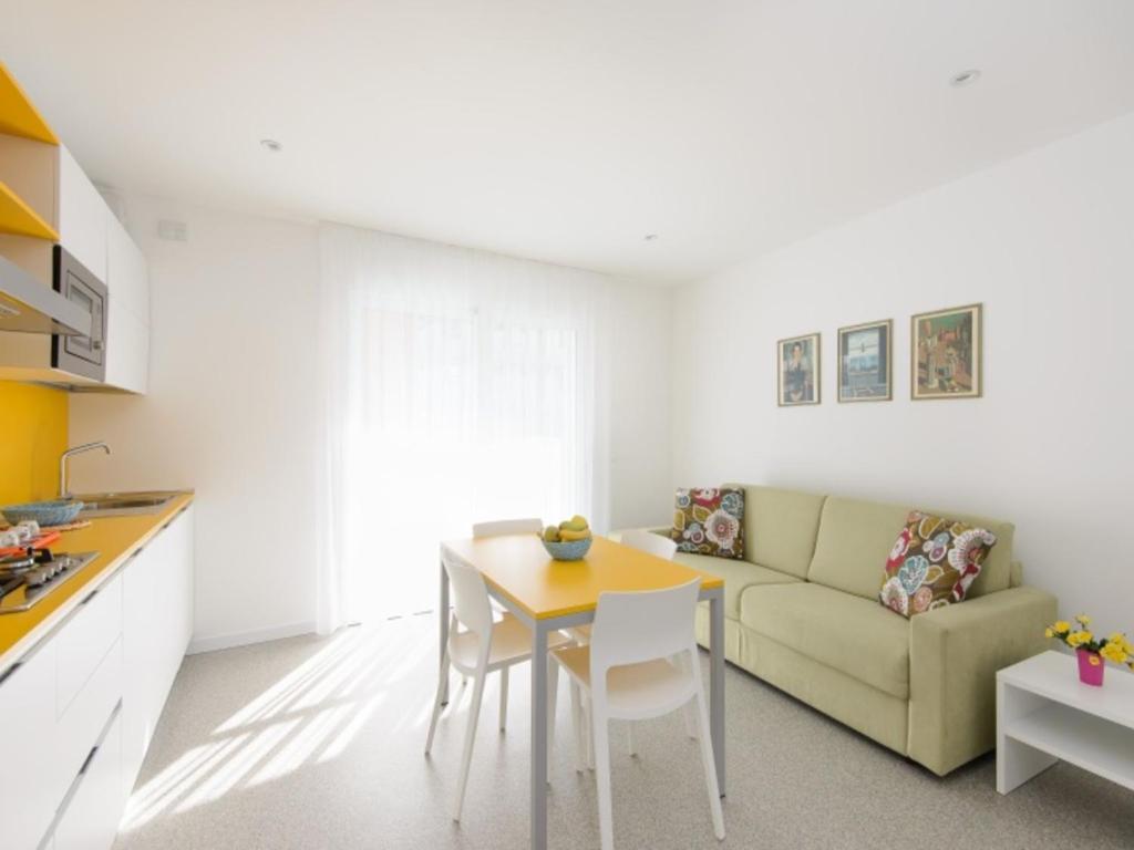 Bright and colorful accommodation in Lignano - 3