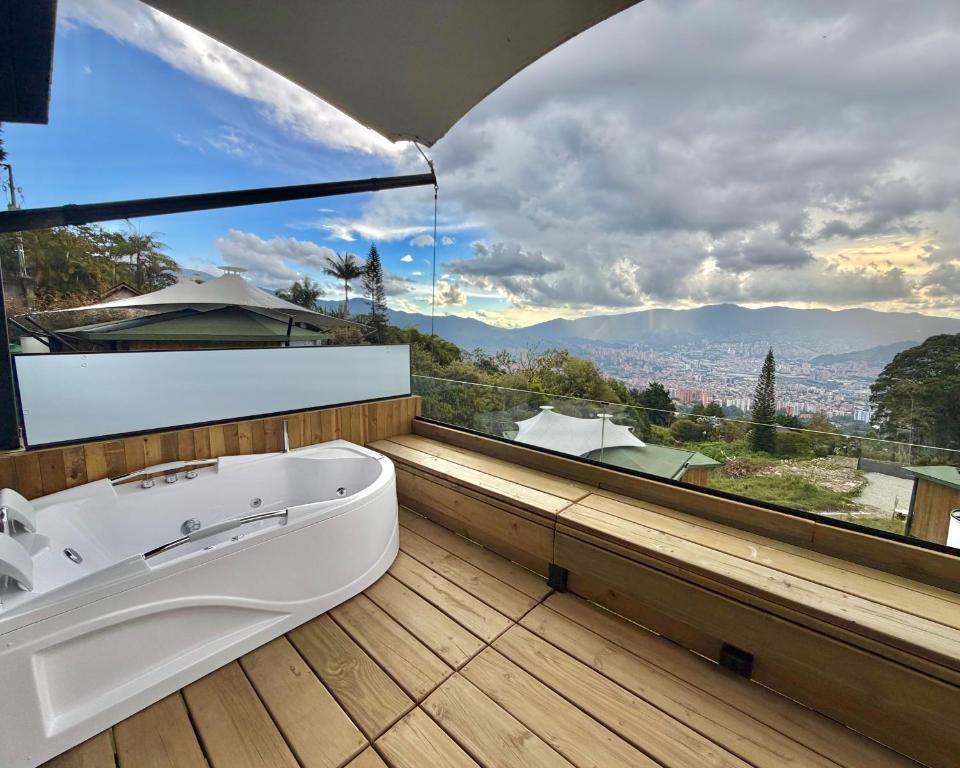 Luxury Couples Hideaway, Hot Tub, El Poblado - 3