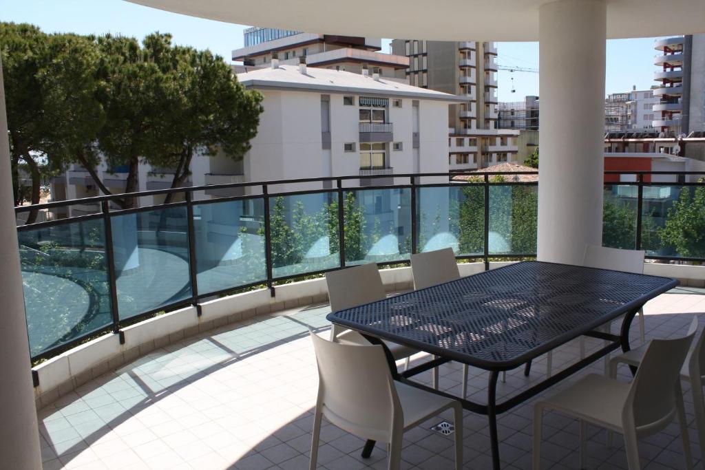 Central Lignano apartment with balcony - 1