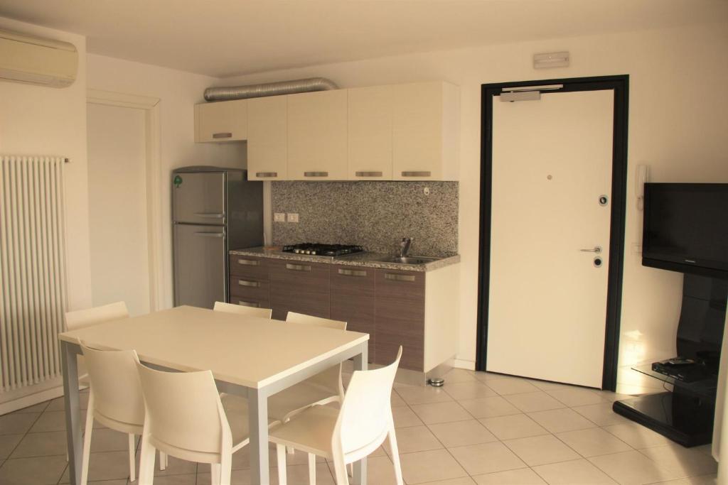 Central Lignano apartment with balcony - 3