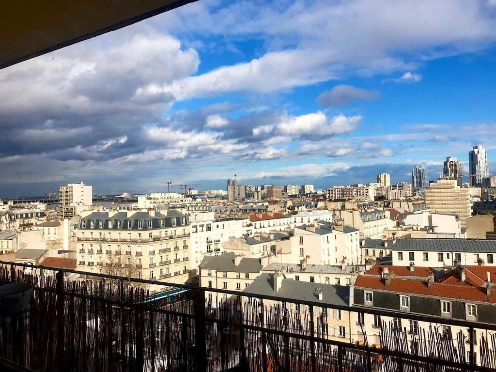 Le Tina - balcon et vue sur les toits de Paris - 1