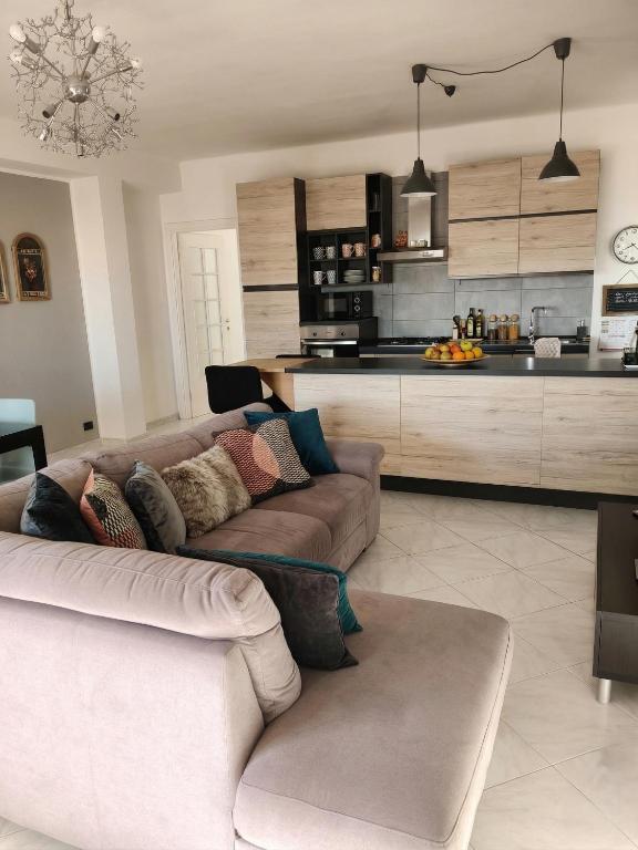 Penthouse in central area with very large terrace - 1