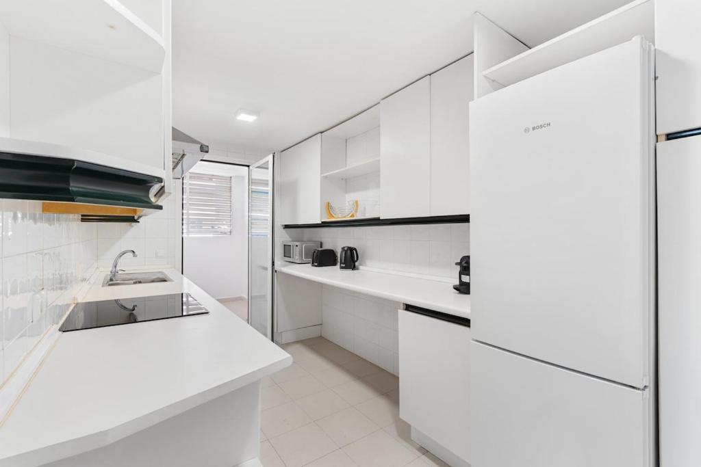 MARBELLA HOME RENTALS - Marina Banus, Puerto Banús, 2BR Comfortable, Pool & Parking - 3