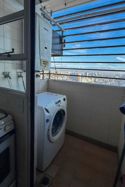Sunny High-Rise Apartment - 4