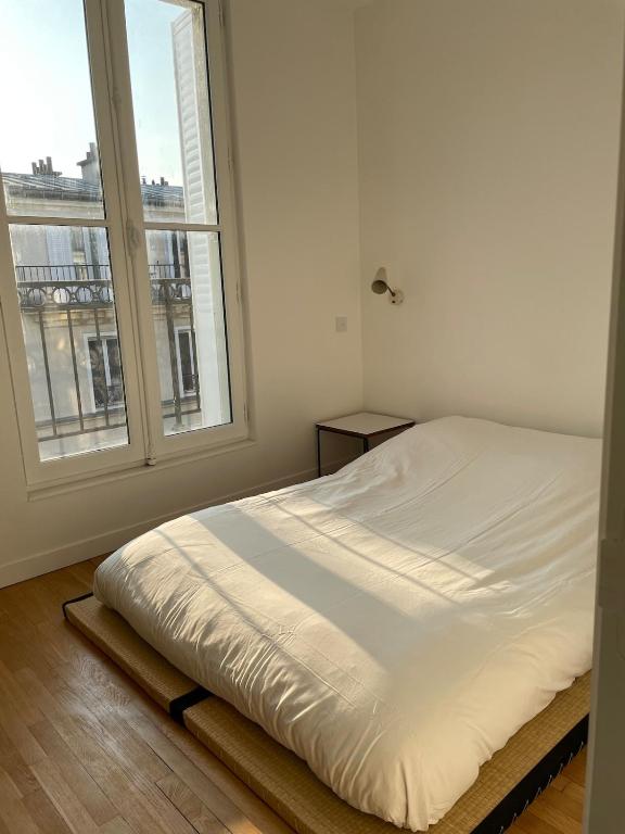 Parisian apartment with Balcony Canal St Martin - 3