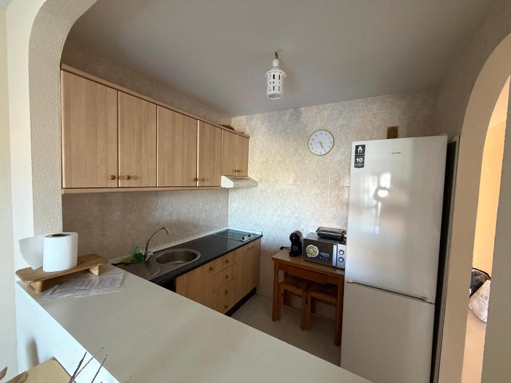Apartamento en Mijas con Terraza, capacidad para 5 personas con piscina de temporada - 3