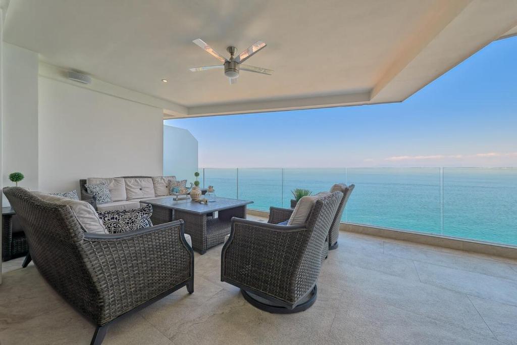 Oceanfront Indah Condo Sleeps 10 Sunsets - 5