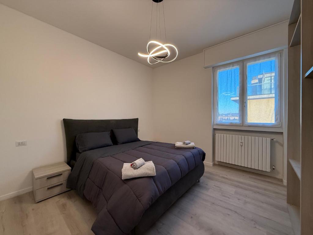 Modern & Chic, 3 Bedrooms, 2 Baths and Balcony - 5