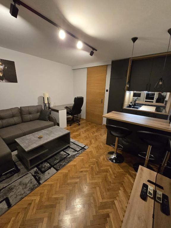 Modern Studio NB - 2