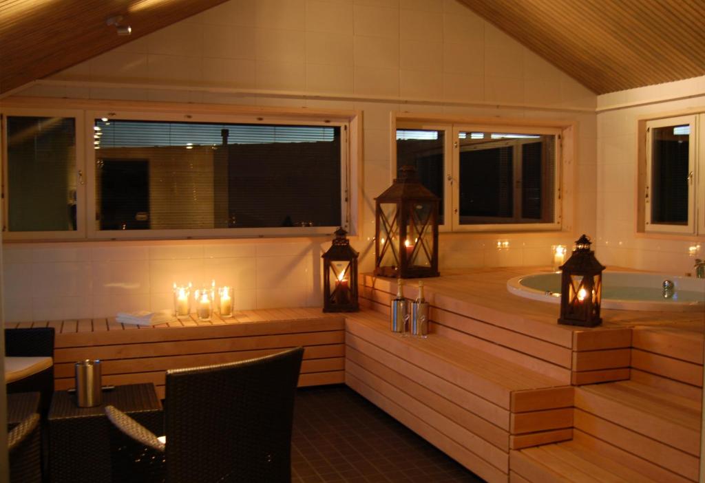 Deluxe Three-Bedroom Apartment