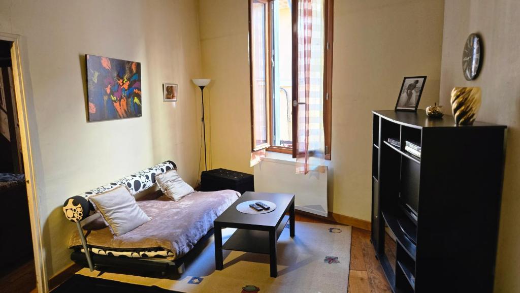 Appartement cosy et silencieux avec salon & chambre & mezzanine - 3 couchages - en plein centre historique et proche transports - 3