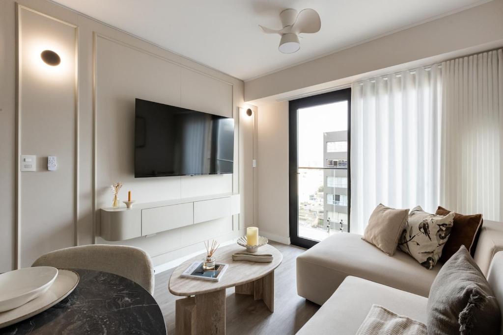 Modern 2BR Apartment in Exclusive Miraflores Area Ideal for Executives & Long Stays - 1