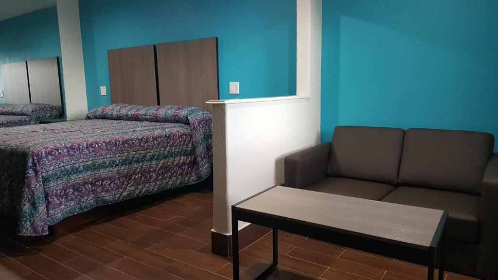 Moonlight Inn & Suites photo