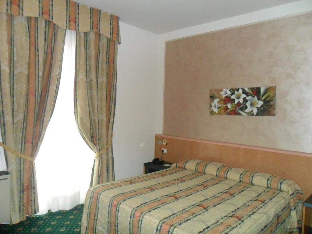 Hotel Riviera photo