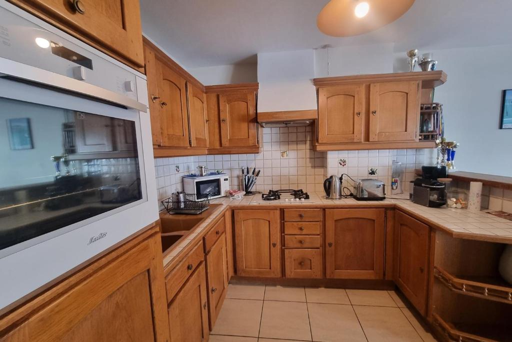 90m apartment with balcony and parking - 3