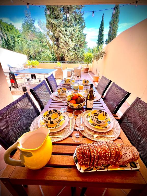 2 bed Elviria - 65sqm Terrace - Pools - Walk to Beach - 1