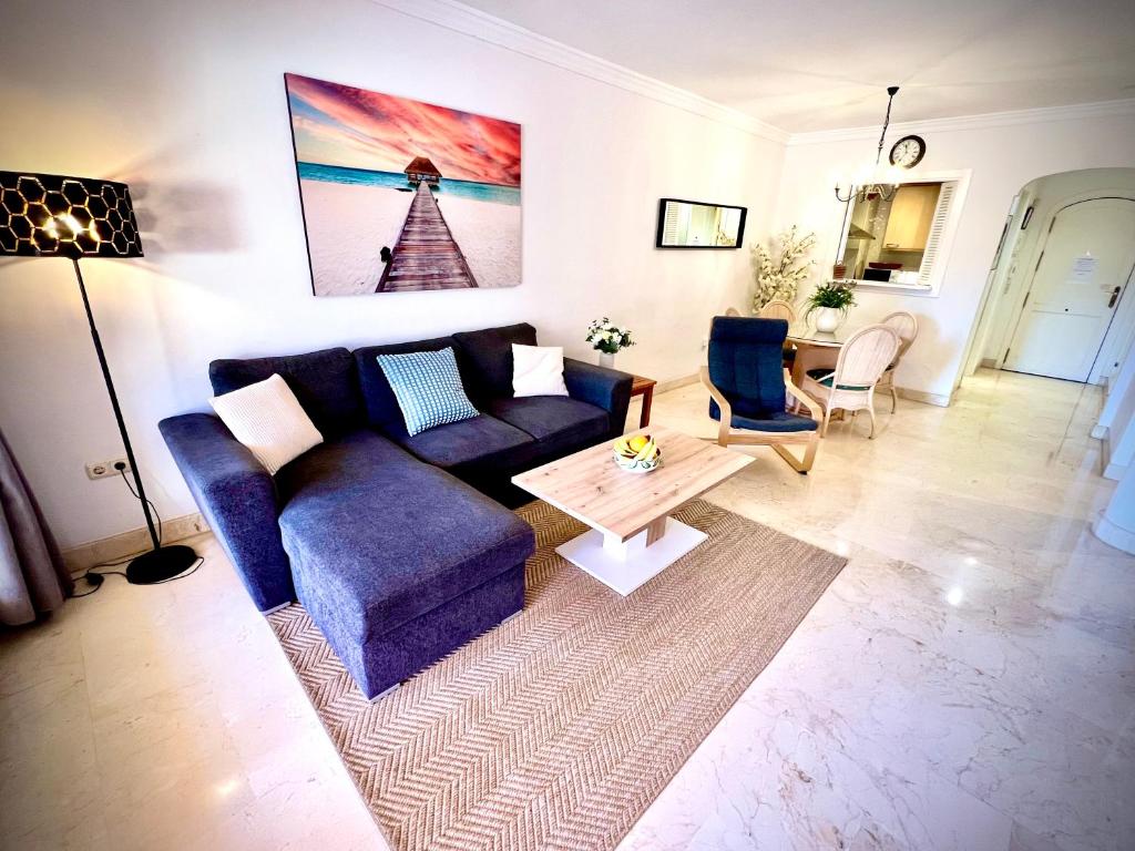 2 bed Elviria - 65sqm Terrace - Pools - Walk to Beach - 5